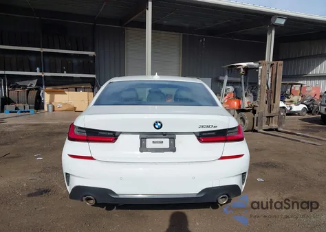 2021 BMW 3 Series 330E z USA, uszkodzony, nr VIN 3MW5P7J06M8B75130